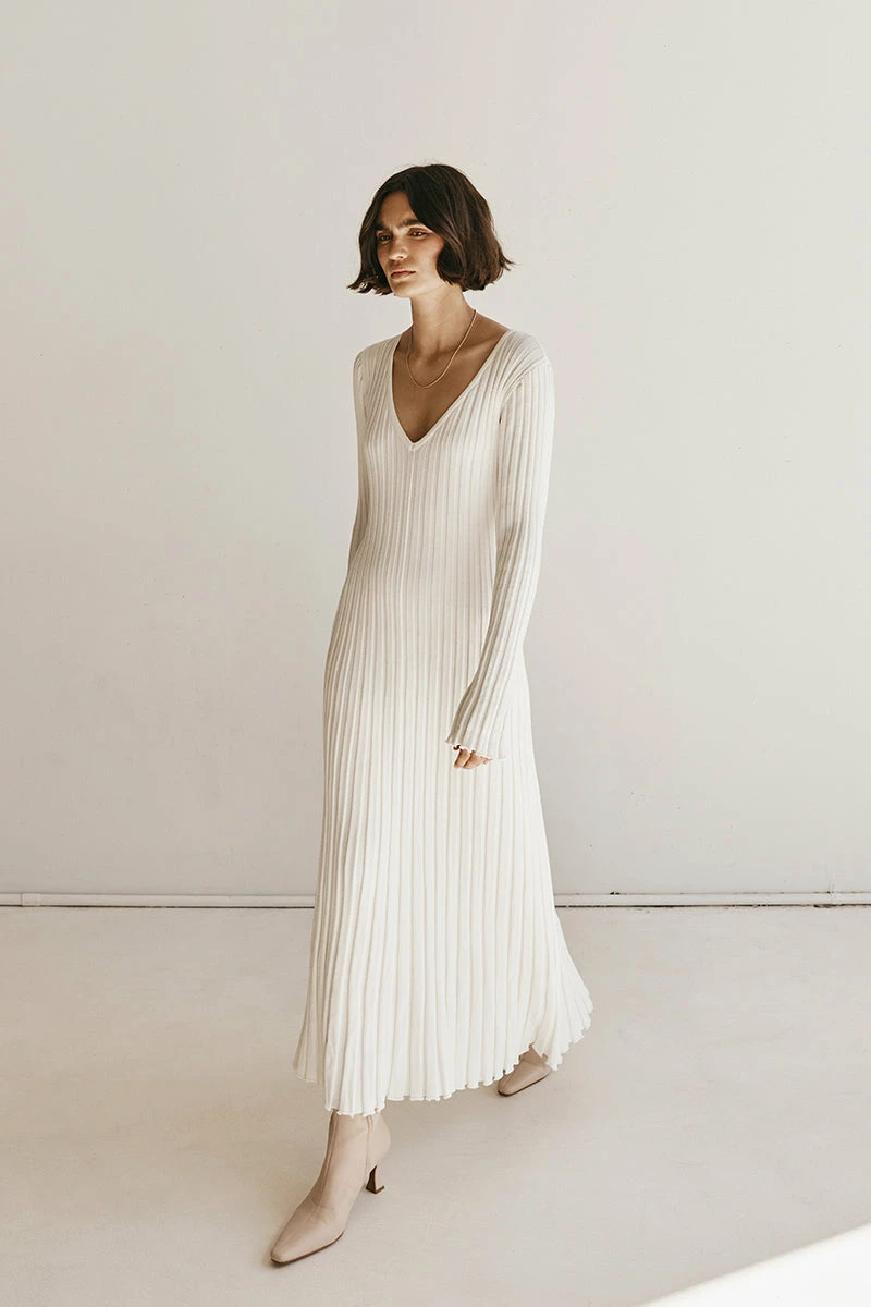 DISSH REIGN WHITE SLEEVED KNIT MIDI DRESS 1 DISSH REIGN WHITE SLEEVED KNIT MIDI DRESS