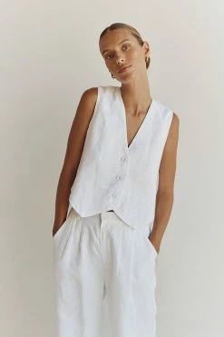DISSH BANKS WHITE LINEN VEST
