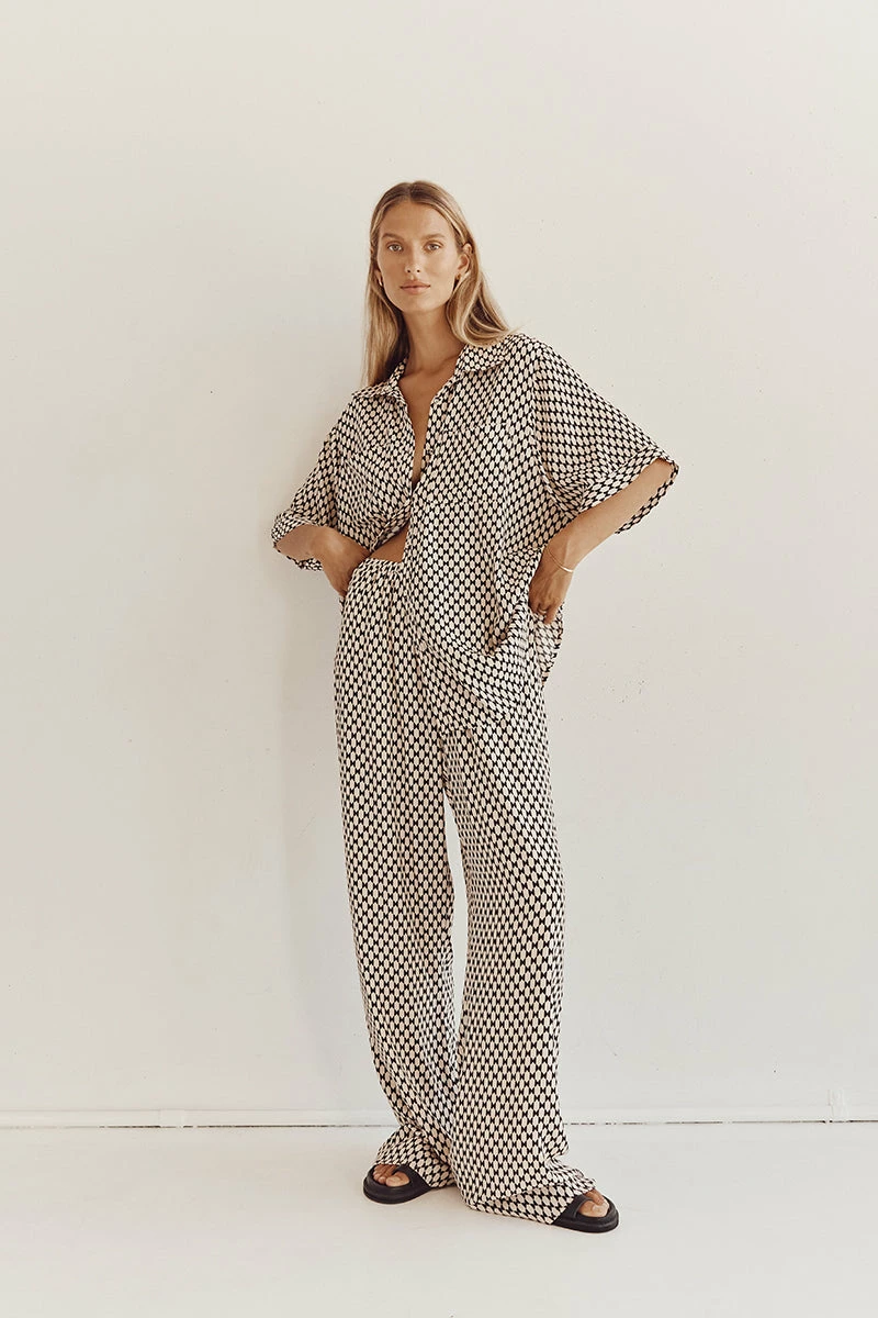 DISSH MAE BLACK/BEIGE GEO VACATION SHIRT 1 DISSH MAE BLACK/BEIGE GEO VACATION SHIRT