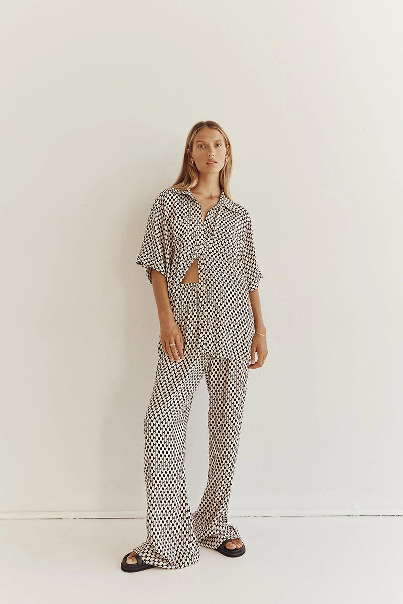 DISSH MAE BLACK/BEIGE GEO DRAWSTRING PANT 1 DISSH MAE BLACK/BEIGE GEO DRAWSTRING PANT