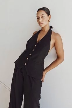 DISSH KAI BLACK HALTER VEST
